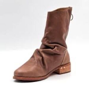 Beek NWOT Ostrich Brown Slouch Saddle Leather Mid Calf Boots Sz 8.5